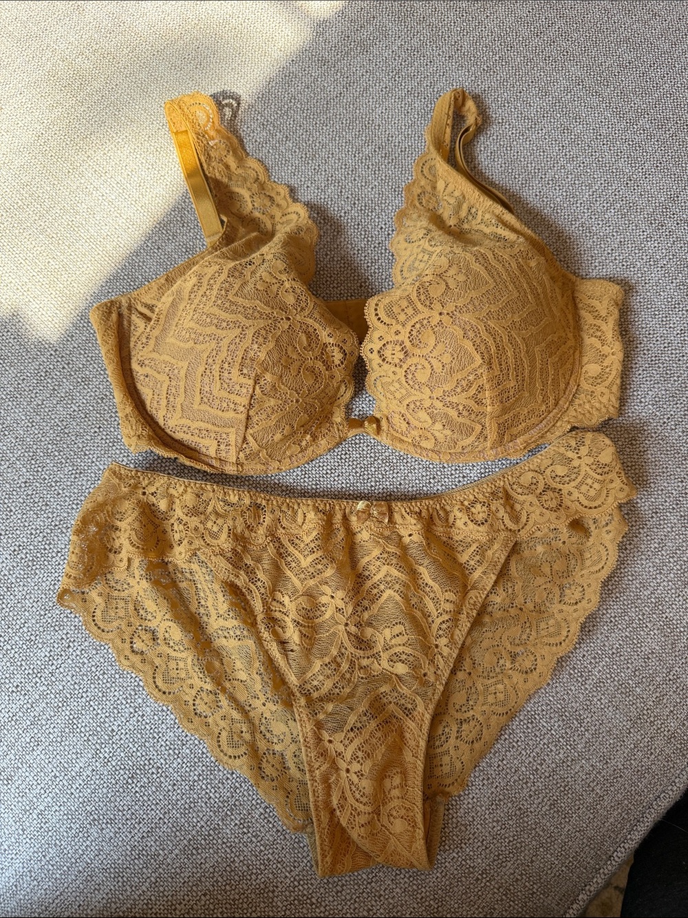intimissimi Mustard Lace Underwire Bra & Bikini Brief Set